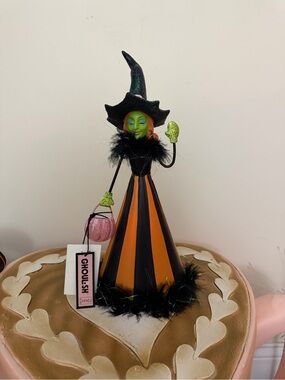 Ghoulish Halloween Green Face Metal Witch with Pink Pumpkin